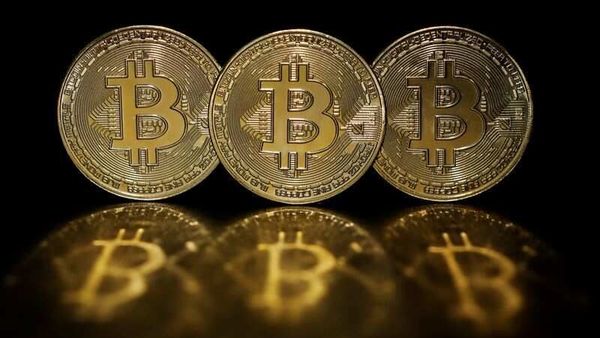 Bitcoin phá đỉnh, nhà đầu tư nhỏ lẻ nên làm gì lúc này ?