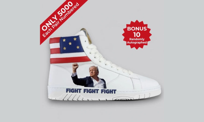 Công ty Trump tung ra dòng giày in ảnh ông trùm bóng đá