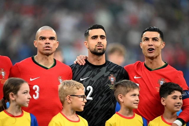 Sự rạng rỡ và những giọt nước mắt của Pepe và Ronaldo: Kết thúc của kỷ nguyên huy hoàng