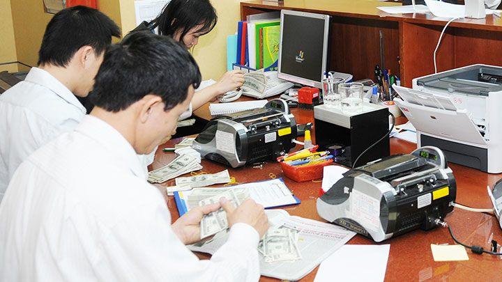 Tỷ giá USD ngày 5/8: Lao dốc ngay từ đầu tuần