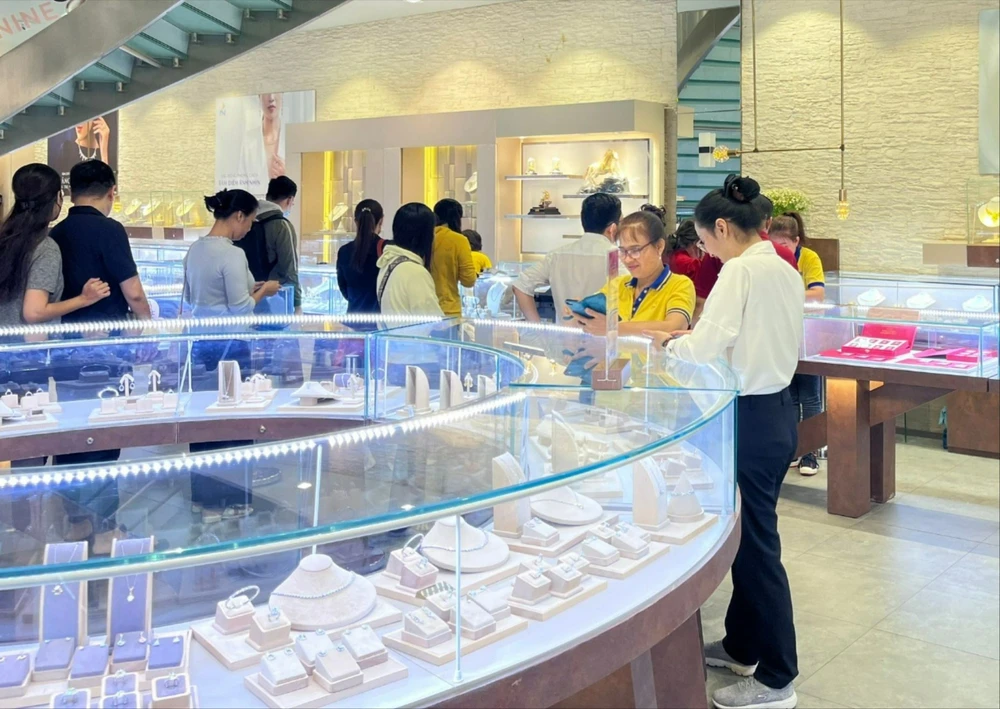 Vàng nhẫn 27/8: Giá cao nhất từ trước đến nay do ảnh hưởng của thị trường vàng thế giới.