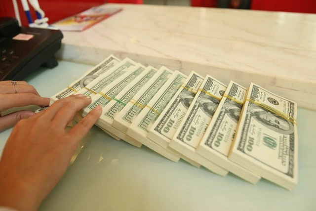 USD ngày 6/10/2024: Ngân hàng điều chỉnh mạnh, tiếp cận ngưỡng 25.000 đồng.