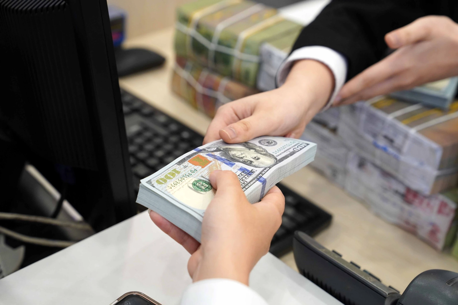 Thị trường USD 11/7/2024: Đô la tự do giảm sâu