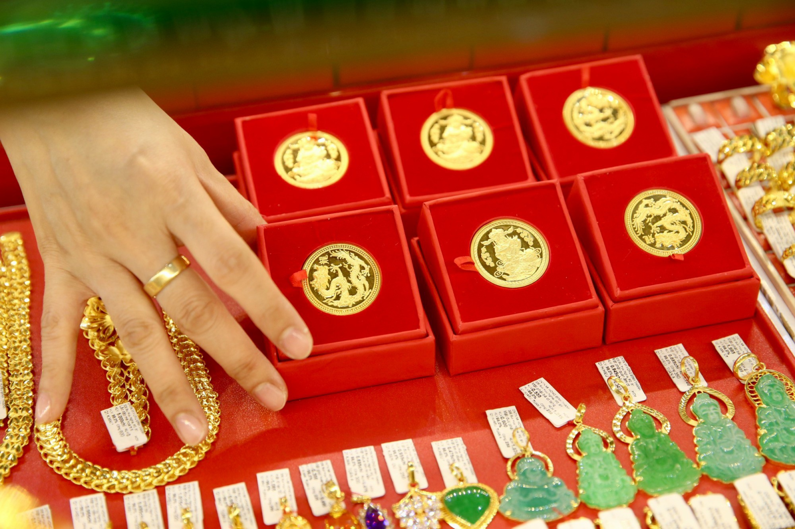 Vàng nhẫn tăng ngày 11/7: Giá mua cao hơn SJC tới 1,17 triệu đồng/lượng