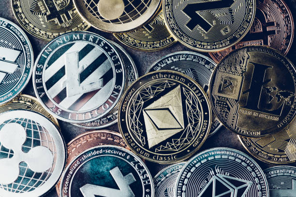 Altcoin bùng nổ – Cơ hội từ XRP, Solana, GMX và meme‑coin