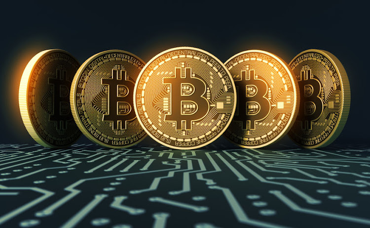 Bitcoin phá đỉnh, nhà đầu tư nhỏ lẻ nên làm gì lúc này ?
