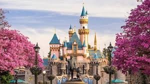 Công viên chủ đề - “cây hái tiền” của Disney