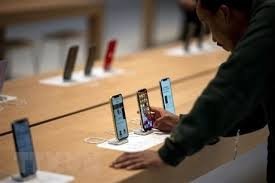 Doanh số bán điện thoại thông minh của Apple đã giảm đáng kinh ngạc 10%